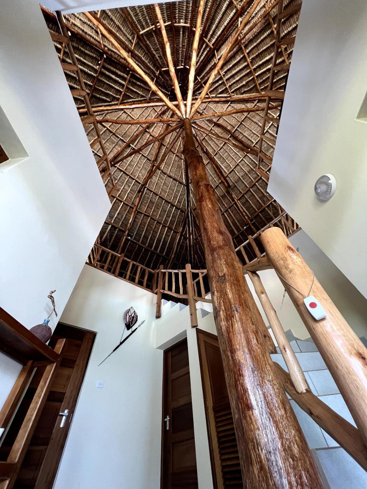 Paradiesische Villa Maisha Mazuri Mit Pool. Terrasse Und Personal Diani Beach Eksteriør bilde